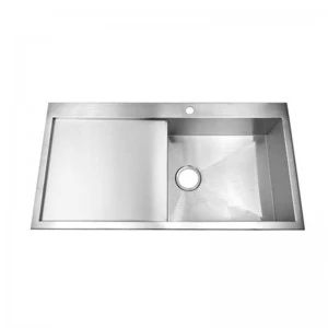 Furo de drenagem com design de fluxo fácil de água perto da pia da cozinha drainboard